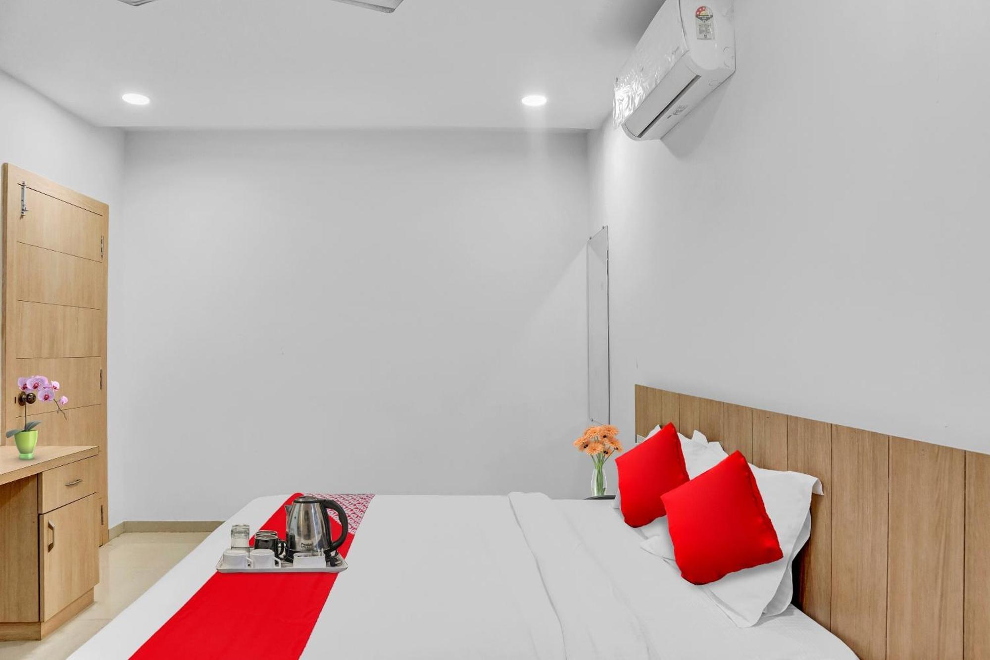 Oyo Flagship Hotel Bluemoon Warangal Esterno foto